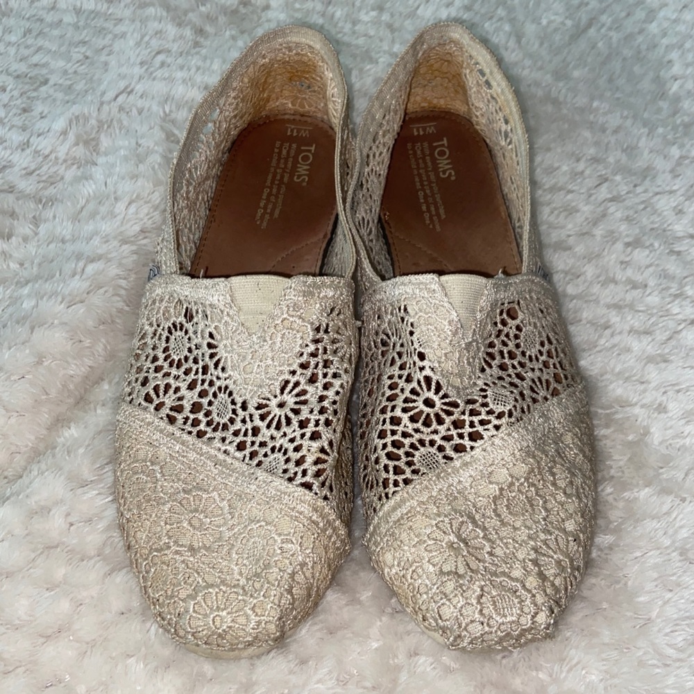 Lace TOMS
